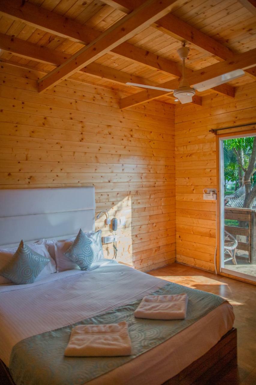 Aquatica Resorts & Spa Morjim Buitenkant foto